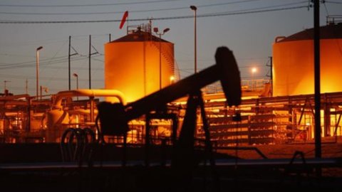 Le pétrole toujours dans la tourmente mais la Bourse limite les pertes (-0,4%) avec la mode et les télécoms