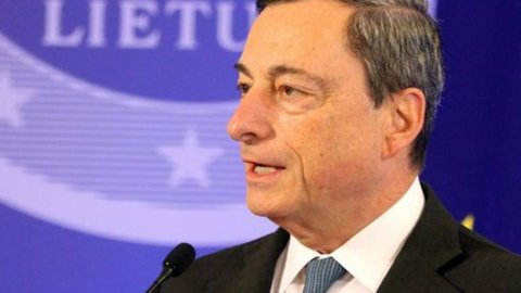 Draghi, ECB: "Membeli obligasi tertutup mulai pertengahan Oktober, Abs di kuartal keempat"