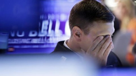 Giovedì nero a Piazza Affari: dopo le parole di Draghi crolla (-3,9%) ed è la peggior Borsa d’Europa