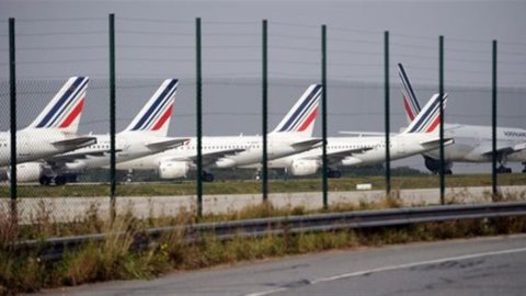 Air France-KLM, serangan akan berbobot setengah miliar. Ledakan EasyJet di bulan September