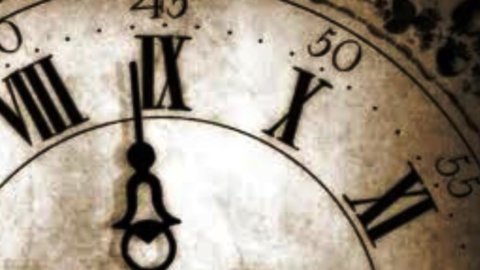 АНТИКВАРИАТ – Стрелки старинных часов с каждым днем ​​все больше и больше замедляют ход