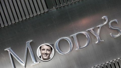 Piazza Affari si aggrappa a Renzi e Moody’s