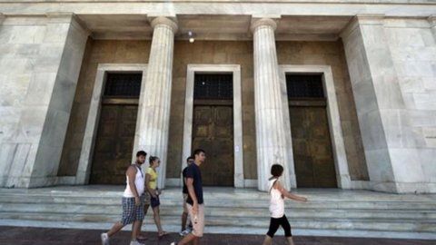 フィッチがアテネ証券取引所を暴落