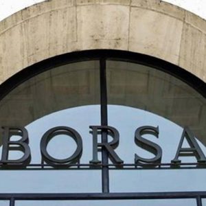Borsa, continua la volatilità: Milano in calo
