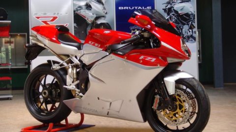 ڈیملر نے MV Agusta کا 25% حصہ مرسڈیز کے ذریعے حاصل کیا۔