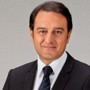 Luxottica, die Börse, mag den neuen Werbepartner Adil Mehboob-Khan