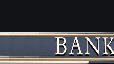 Abi: salvataggio banche costerà 2,35 miliardi al settore bancario
