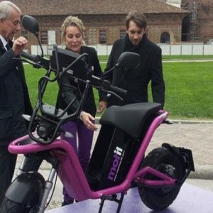 Milano, arriva lo scooter sharing: “Più di mille mezzi, pronto prima dell’Expo”