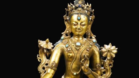 Christie's: Touring Exhibition for Chinese Ceramics, work of art and textiles auction