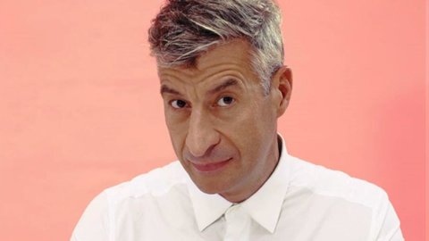 “Cosa Nostra”: Pertunjukan ganda Maurizio Cattelan di Sotheby's S/2 dan Venus di atas Manhattan