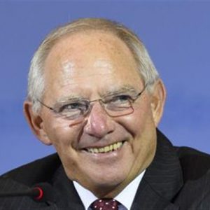 Schauble: “Draghi ha salvato l’euro ma Qe non favorisce le riforme”