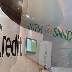 Intesa e Unicredit rimbalzano: Piazza Affari sale