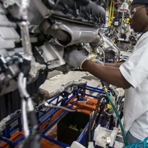 Industria, produzione auto Ko in aprile: -17,1%