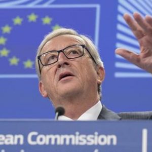 Juncker sulla Manovra: “Deviazione inaccettabile”