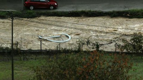 Maltempo: Liguria e Piemonte in ginocchio, forti piogge anche al Sud