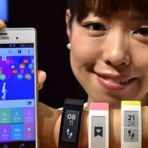 日本、スマホゾンビ襲来