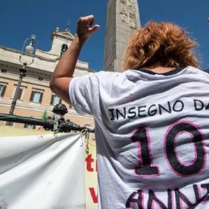 学校、ヨーロッパの裁判所は、不安定な労働者に関するイタリアを拒否します