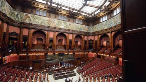 Der Jobs Act ist Gesetz: endgültige Genehmigung im Senat. Renzi: „Italien verändert sich wirklich“