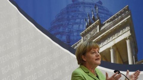 Merkel: riforme insufficienti in Italia e Francia
