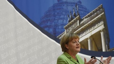 Merkel: riforme insufficienti in Italia e Francia