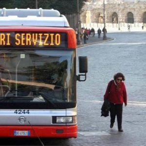 Atac, para os ônibus chineses que chegam a Roma: trata-se de locação