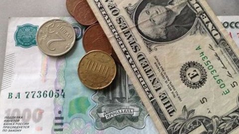 The Russian central bank raises rates but the ruble's collapse does not stop