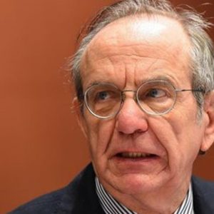 Padoan: la ripresa non arriva, la Ue acceleri sul piano Juncker