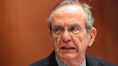 Padoan: la ripresa non arriva, la Ue acceleri sul piano Juncker