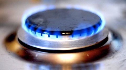 Pertama, konsumsi energi: 1.635 euro dihabiskan per keluarga