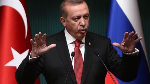 Turchia, epurazione colossale: ora tocca a informazione e istruzione