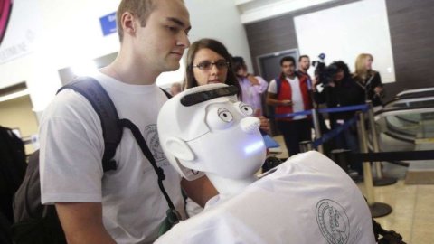 Los Angeles, un robot ca partener de zbor