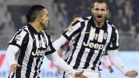 Juve melikuidasi Zeman dan menutup 2014 sebagai pemimpin