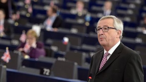 Juncker: investimenti fuori dai vincoli di bilancio