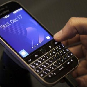 مفاجأة BlackBerry: وصول "Classic" ، وعوائد أرباح التشغيل