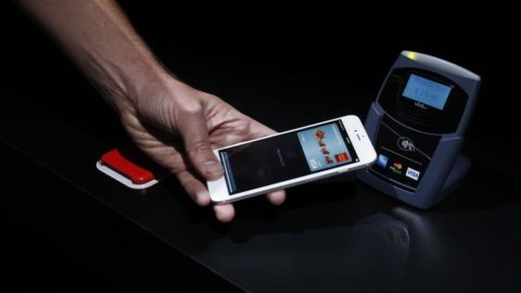 Apple Pay disponibile per i clienti Intesa Sanpaolo