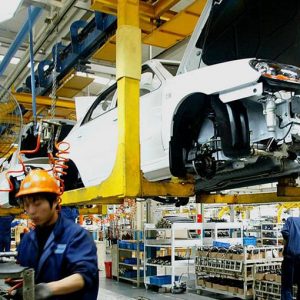 Industria: la mini-ripresa continua, ma non per l’auto