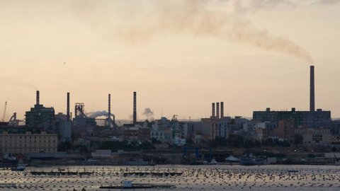 Ilva: accordo firmato, ma i sindacati protestano