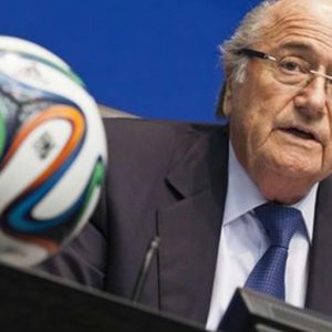 Affaire Fifa, Platini attaque Blatter : "Démissionne". Lui : "Non, c'est trop tard"