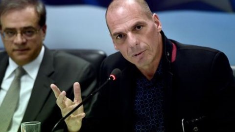 Grecia, Varoufakis: estamos negociando con la UE, el BCE y el FMI, pero no con la Troika
