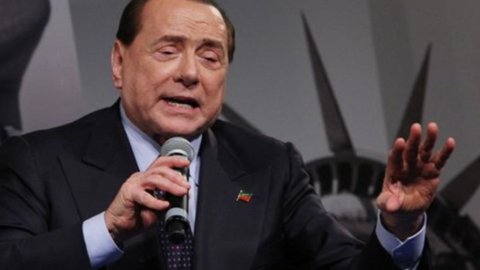 Berlusconi: todo bien tras la crisis nocturna