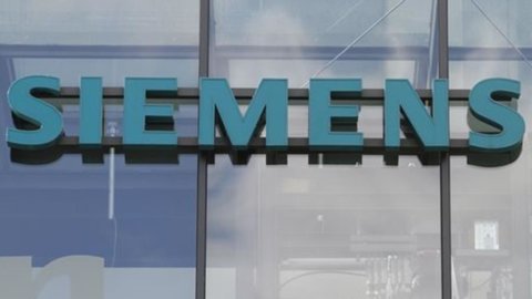 Siemens cuts 7 jobs, half in Germany