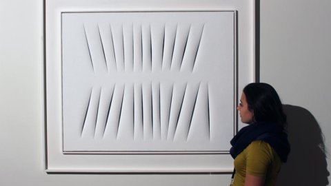 Lucio Fontana di lelang di Sotheby's di London: perkiraan 6-9 juta euro untuk Concetto Spaziale