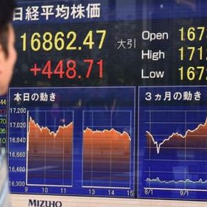 Borse asiatiche giù, Giappone in controtendenza
