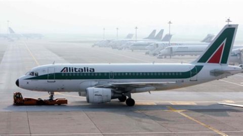 Alitalia: Junta y accionistas piden administración extraordinaria