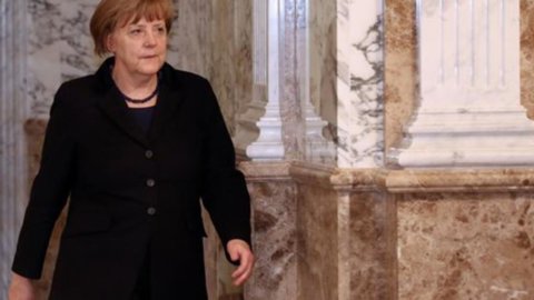 Merkel incontra Tsipras ma le Borse continuano a scendere: Milano -0,5%