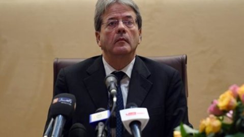Libia, Gentiloni: “Servono sforzi diplomatici, non crociate”
