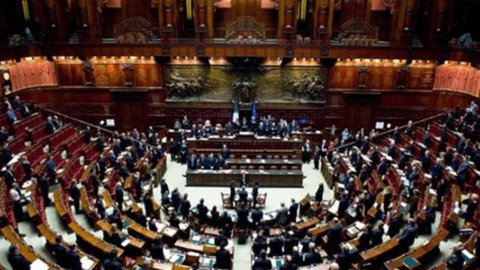 Italicum – Guvernul adoptă primul vot de încredere cu o mare majoritate