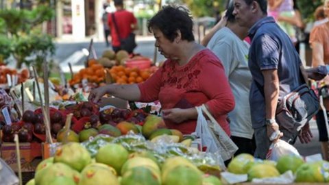 Italy and Spain: deflation is still there, but slowing down