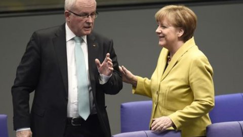 Greece: German Bundestag approves aid extension