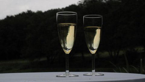 Historic overtaking: sparkling wine beats champagne